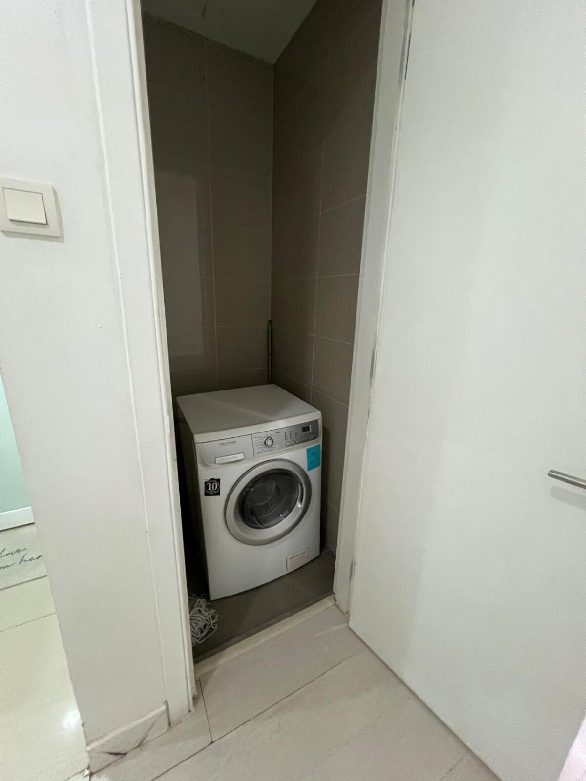 Convenient Klcc 2-bedroom Unit Pangsapuri